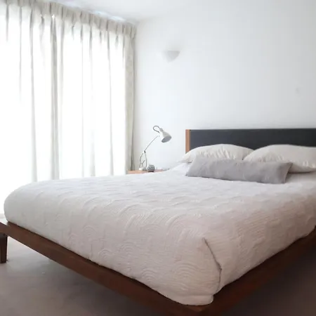 Luxury River View Canary Wharf Apartment